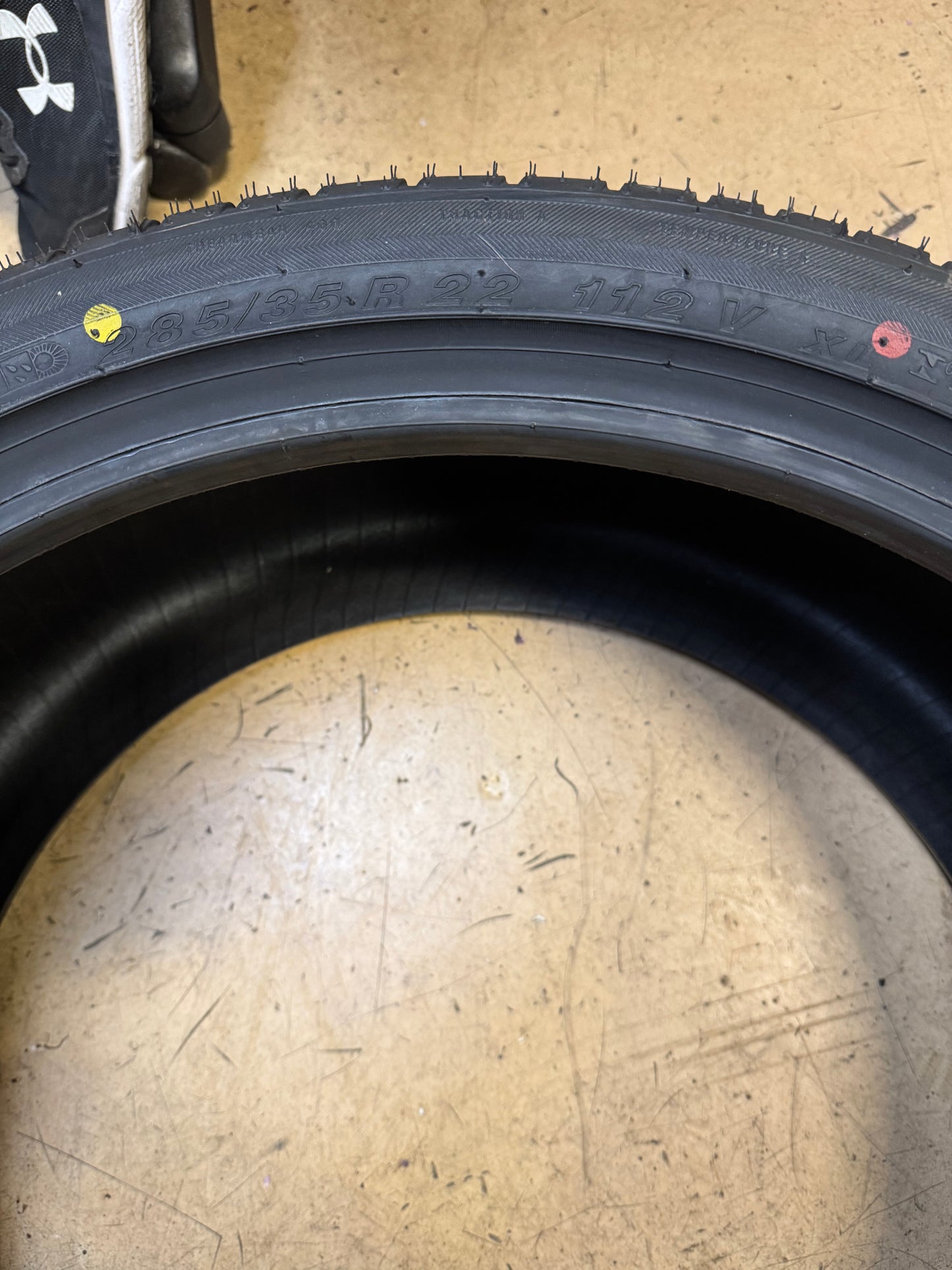 2 NOS ACHILLES DESERT HAWK UHP BSW P 285 35 22 112V XL UHP SUMMER TIRE MAG283522