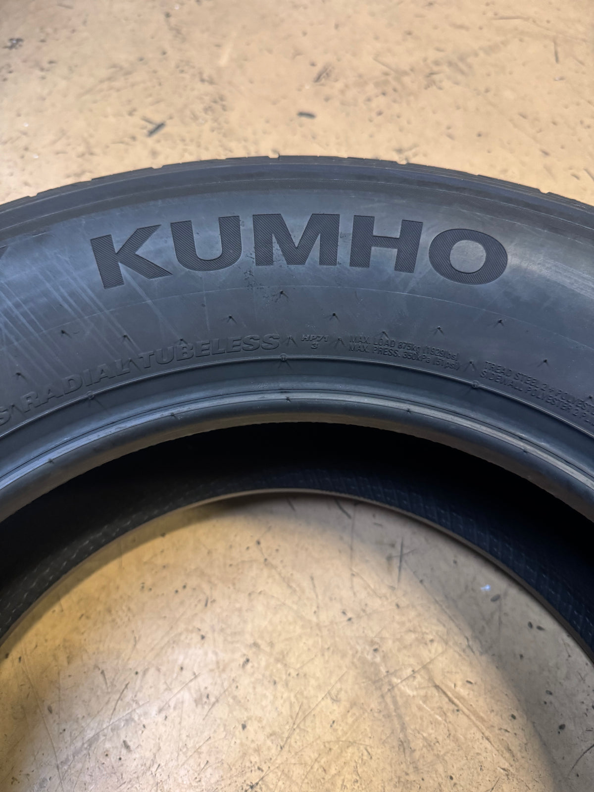 KUMHO CRUGEN HP71 BSW P 225 70 16 103H ALL SEASON TIRE 2248253