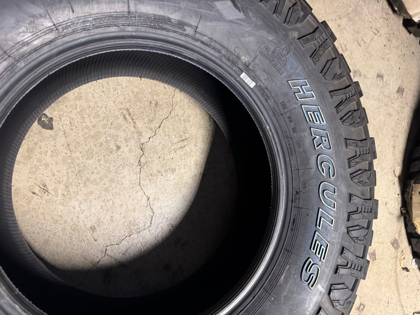 NOS HERCULES TERRA TRAC M/T OWL LT 305 70 18 126/123Q 10PLY MUD TERRAIN TIRE 08190
