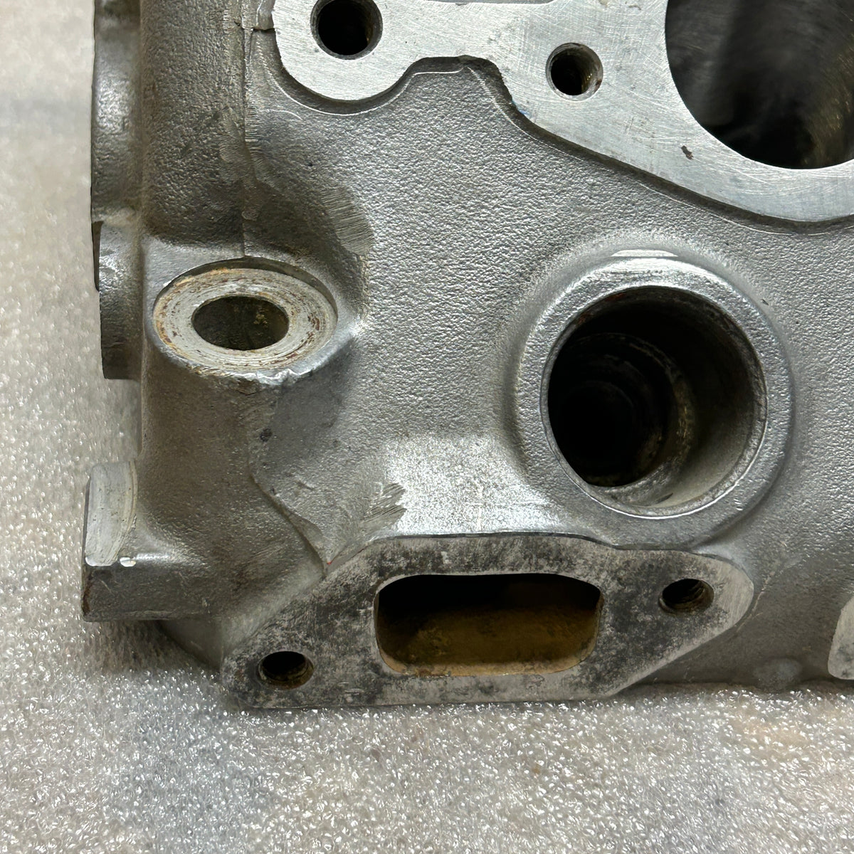 PORSCHE 928 S2 4.7L V8 CYLINDER HEAD MISSING PARTS 9281043483R