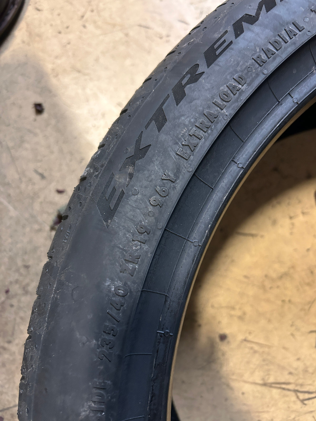 CONTINENTAL EXTREMECONTACT SPORT 02 P 235 40 19 96Y XL UHP TIRE 03125310000