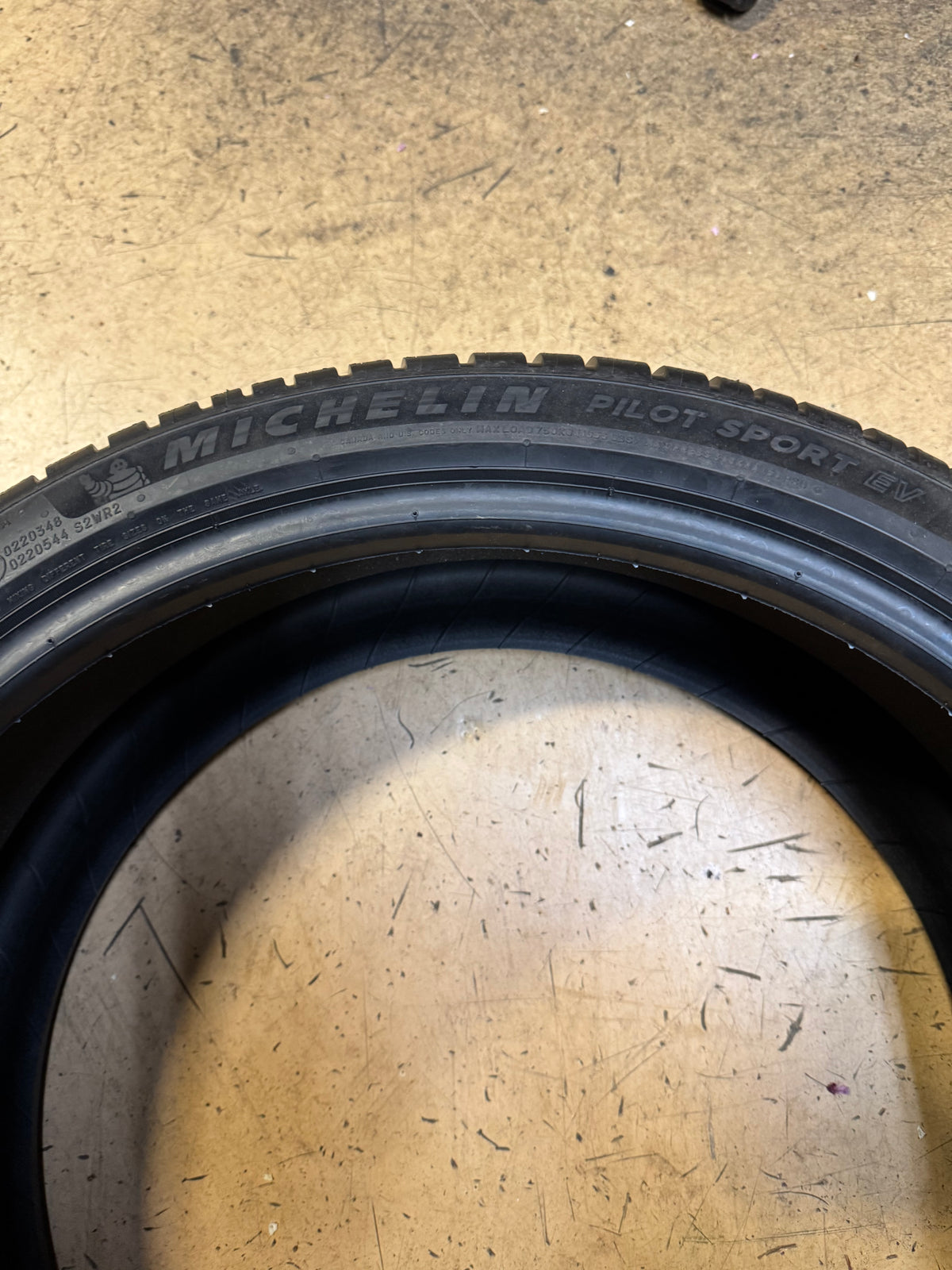 MICHELIN PILOT SPORT EV (FOAM) BSW P 255 35 21 98W XL UHP SUMMER TIRE 04270