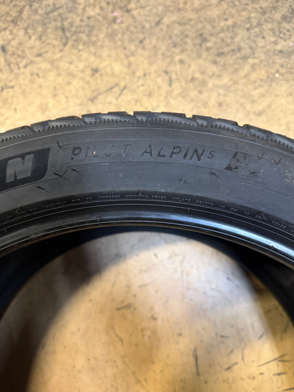 MICHELIN PILOT ALPIN 5 BSW P 265 40 19 102V WINTER TIRE 16405