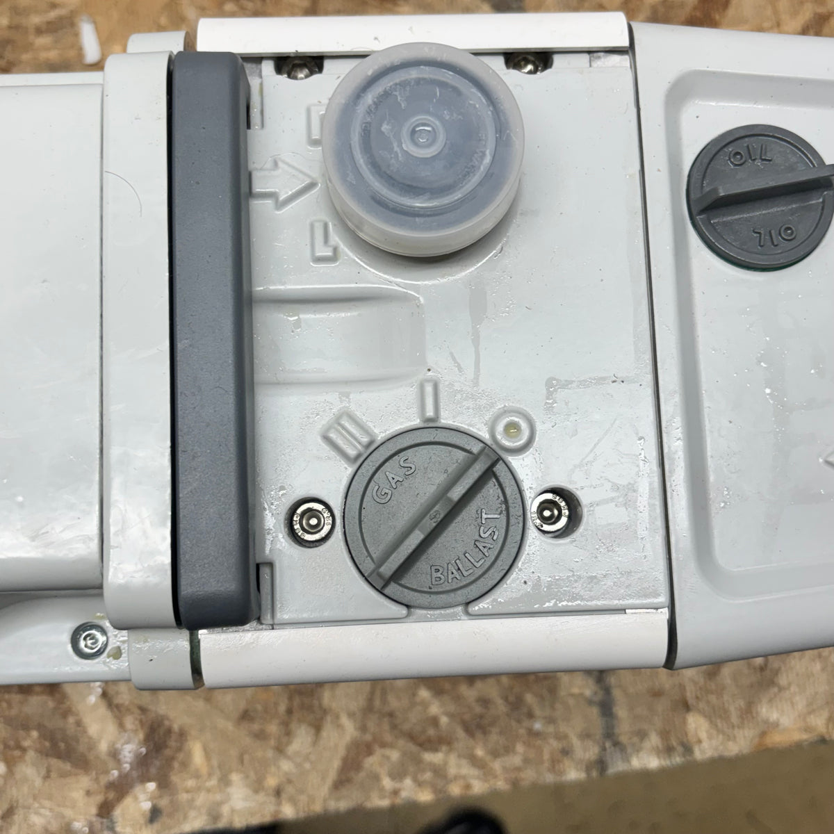 EDWARDS RV3 ROTARY VANE VACUUM PUMP 220-240V 50/60HZ (NEEDS REPAIR)