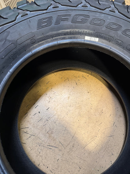 BFGOODRICH MUD TERRAIN T/A KM3 BSW LT 285 70 17 126/123Q 10PLY  TIRE 10227