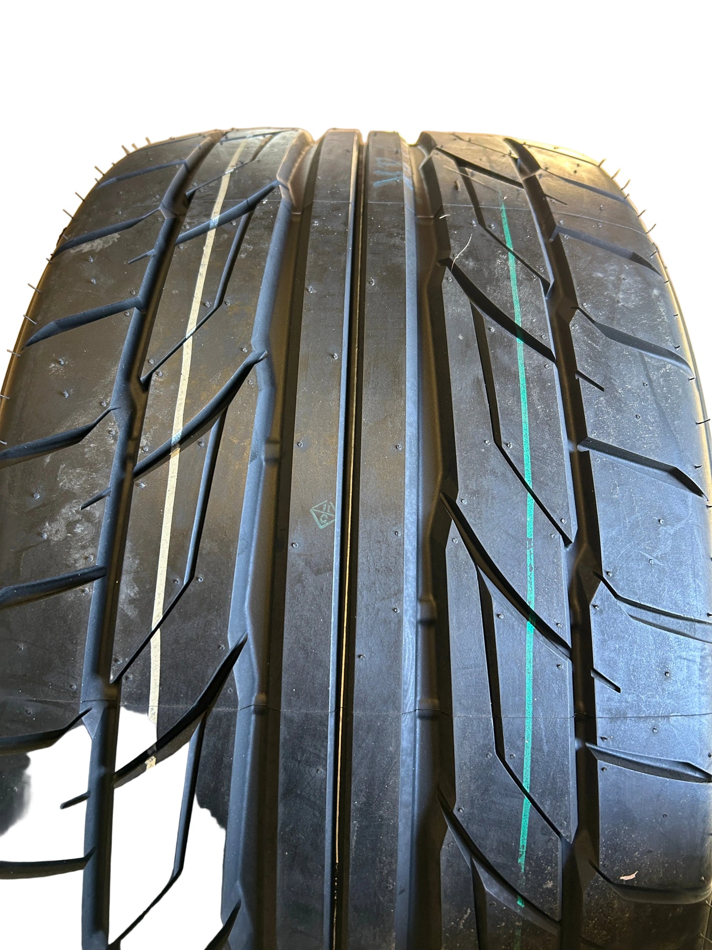 NITTO NT555 G2 BSW P 285 40 17 104W XL UHP TIRE 211380