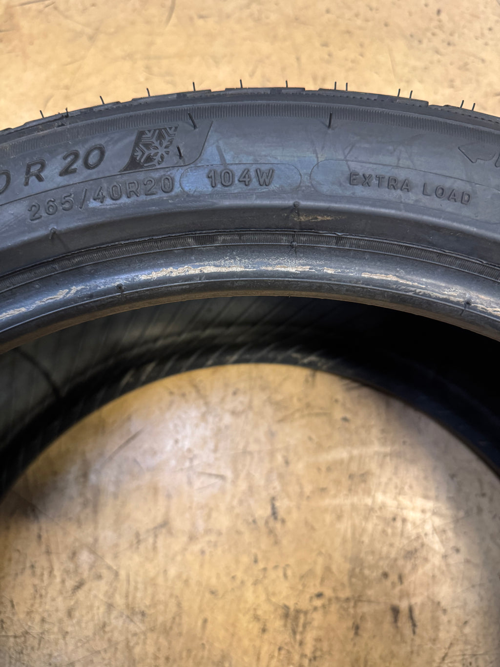 NOS MICHELIN PILOT ALPIN 5 (MO1) BSW P 265 40 20 104W XL WINTER TIRE 38015