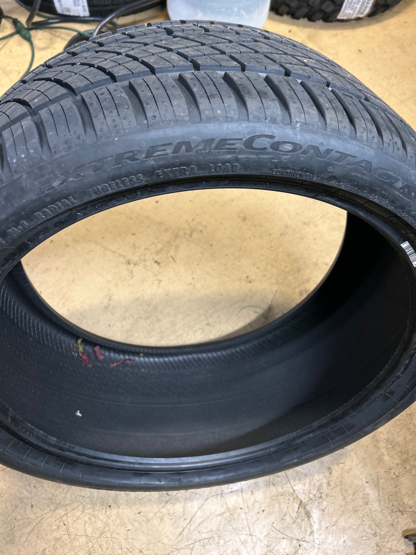 CONTINENTAL EXTREMECONTACT DWS06+ BSW P275 30 20 97Y XL UHP TIRE 15573370000CONTINENTAL EXTREMECONTACT DWS06+ BSW P 275 30 20 97Y XL ALL SEASON TIRE 15573370000