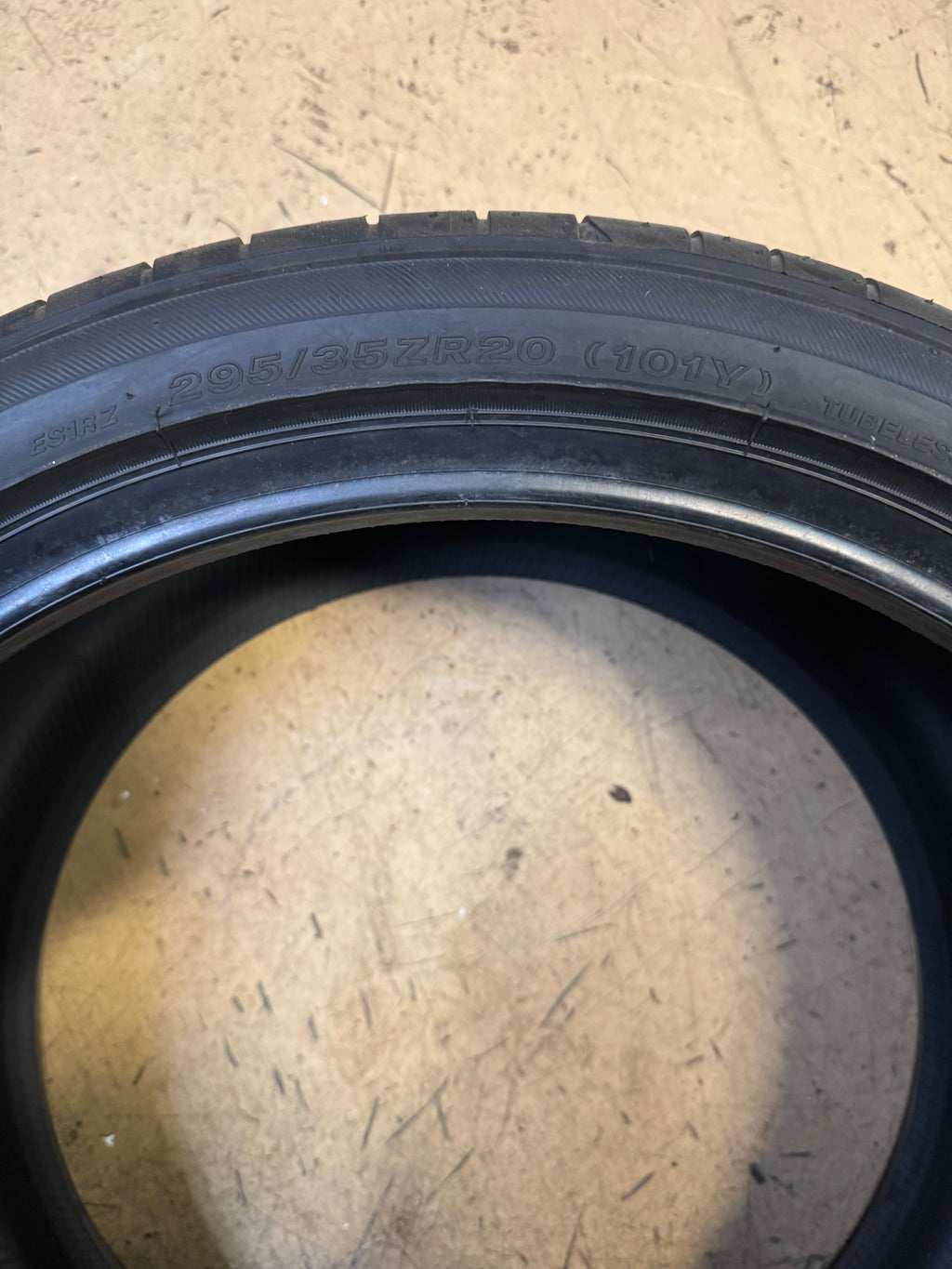NOS BRIDGESTONE POTENZA S001 BSW P 295 35 20 101Y UHP SUMMER TIRE 144951