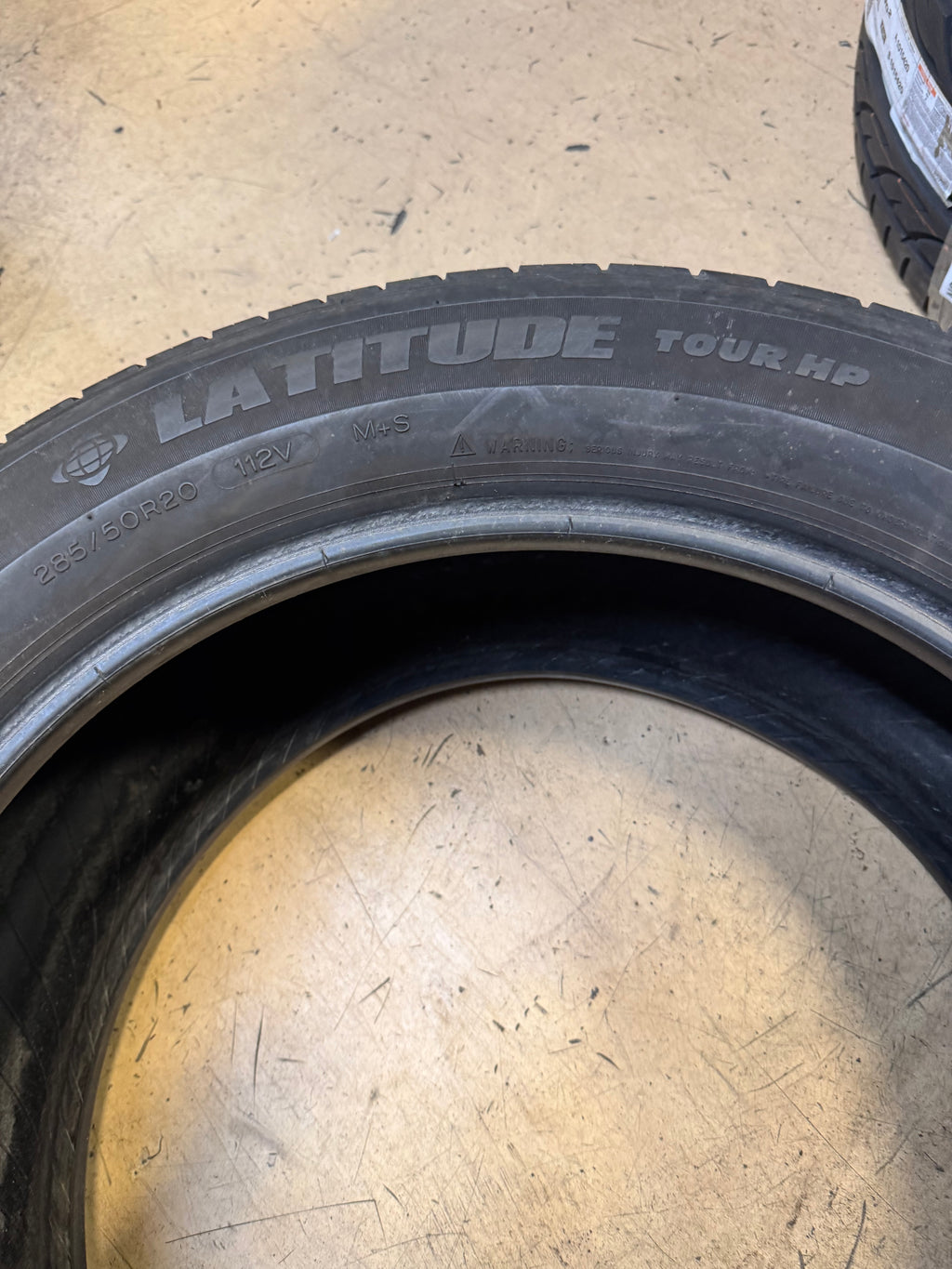 NOS USED MICHELIN LATITUDE TOUR HP BSW P 285 50 20 112V ALL SEASON TIRE 32901