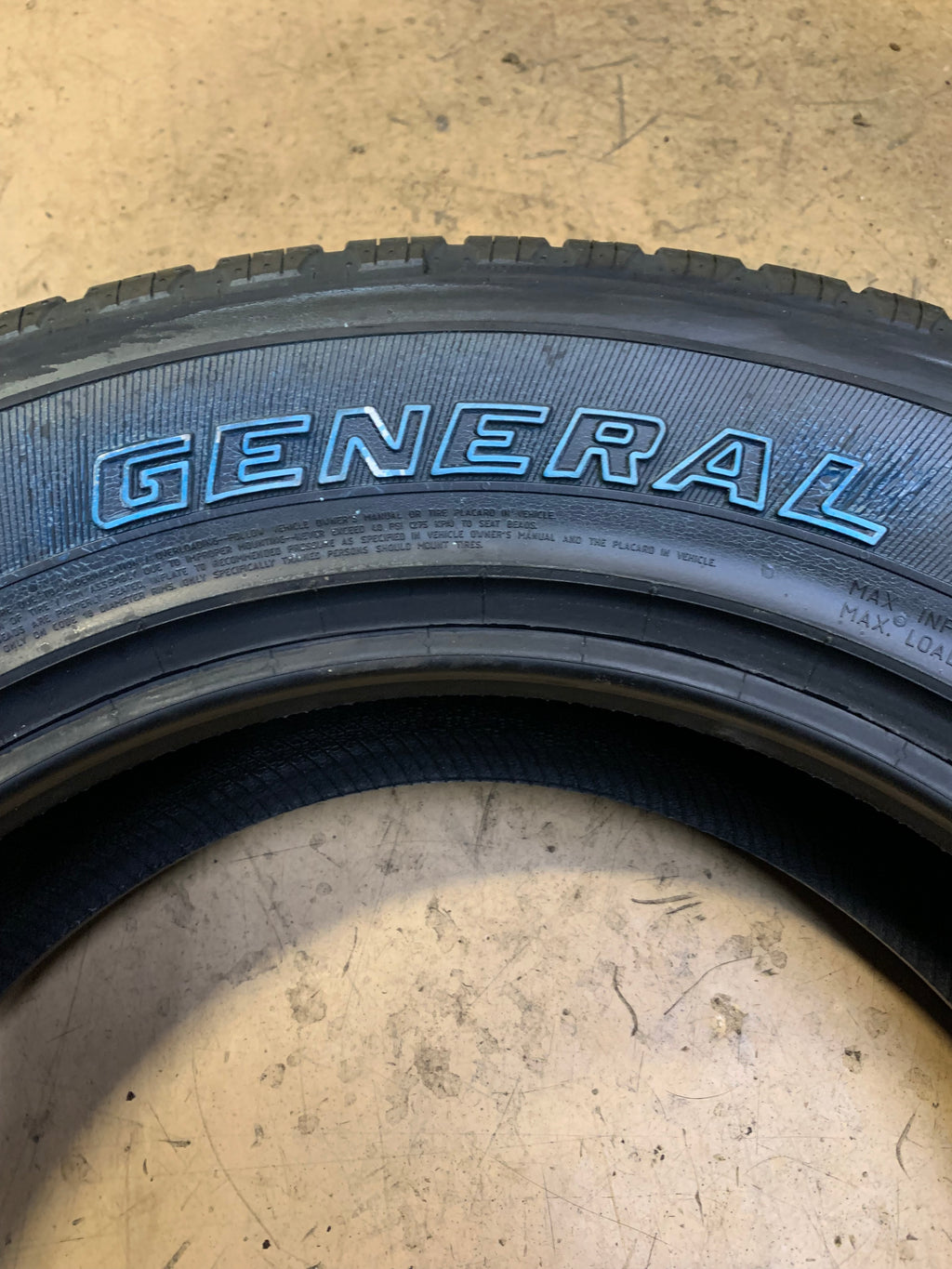 GENERAL GRABBER HTS60 OWL P 235 65 18 106T ALL SEASON TIRE 04504890000