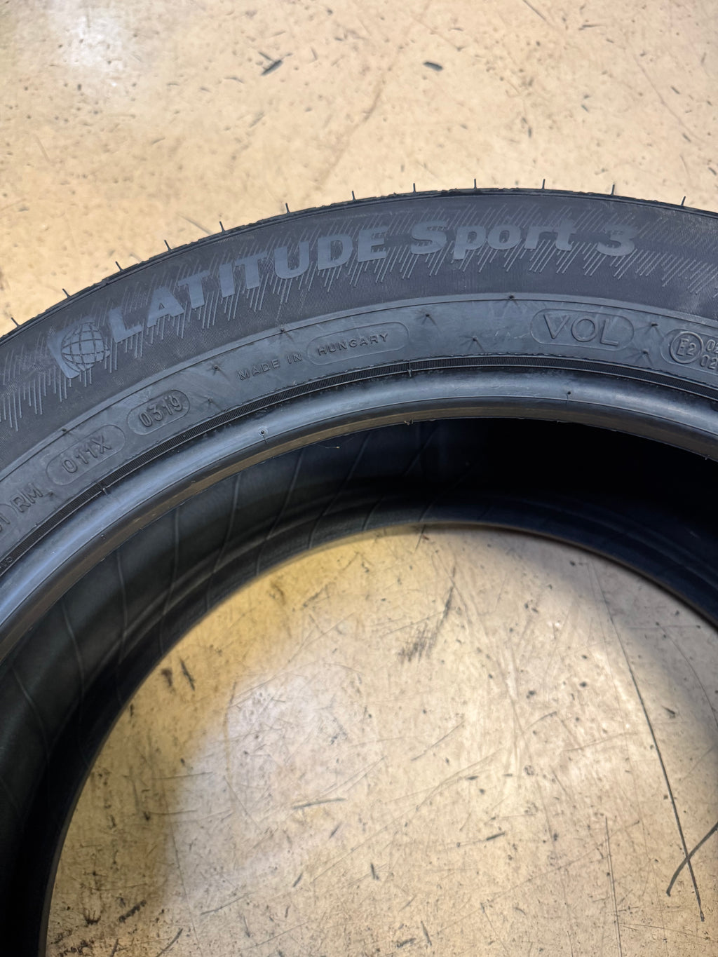 NOS MICHELIN LATITUDE SPORT 3 (VOL) P 275 45  20 110V XL UHP SUMMER TIRE 21574