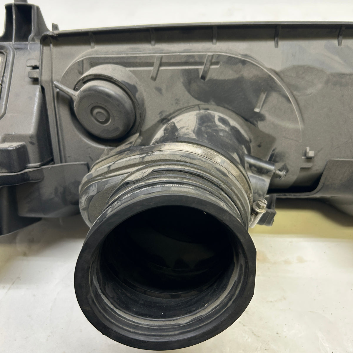 PORSCHE AIR FILTER AND HOUSING ASSEMBLY SLIGHT DAMAGE SHOWN  99711002231