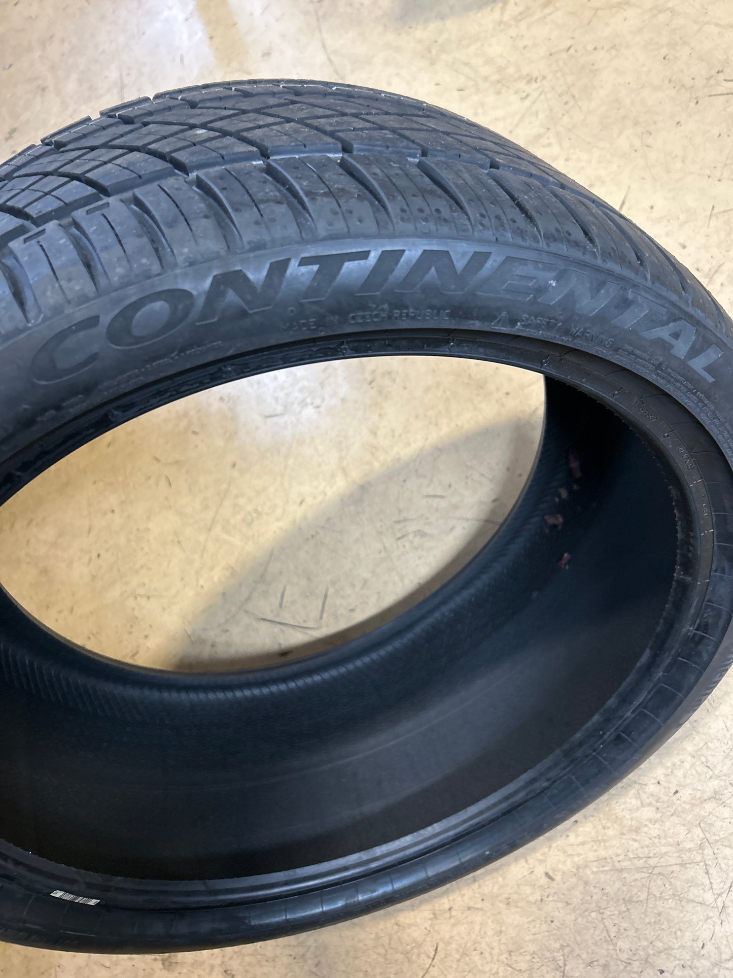 CONTINENTAL EXTREMECONTACT DWS06+ BSW P275 30 20 97Y XL UHP TIRE 15573370000CONTINENTAL EXTREMECONTACT DWS06+ BSW P 275 30 20 97Y XL ALL SEASON TIRE 15573370000