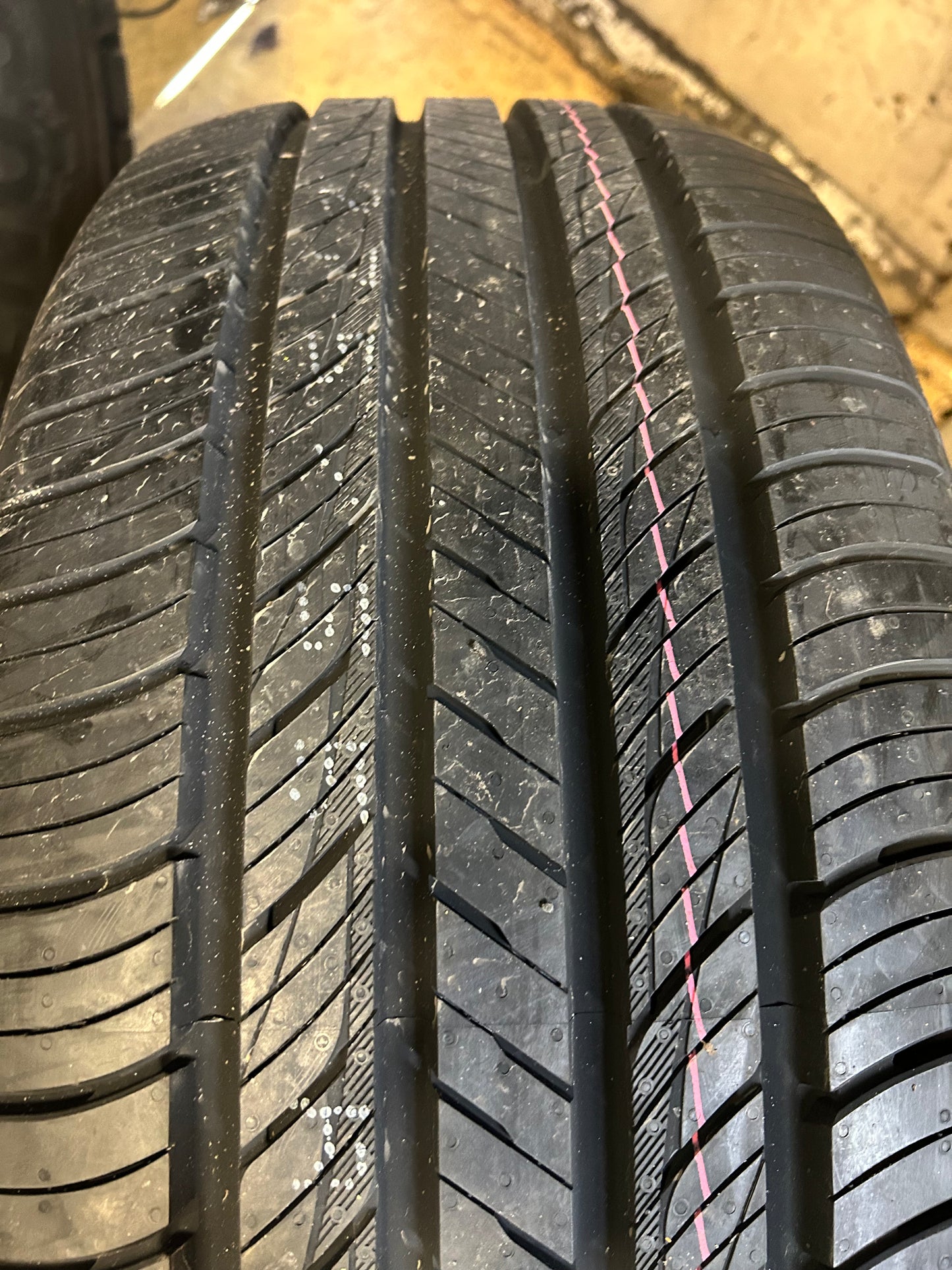 KUMHO CRUGEN HP71 BSW P 275 55 19 111H ALL SEASON TIRE 2248273