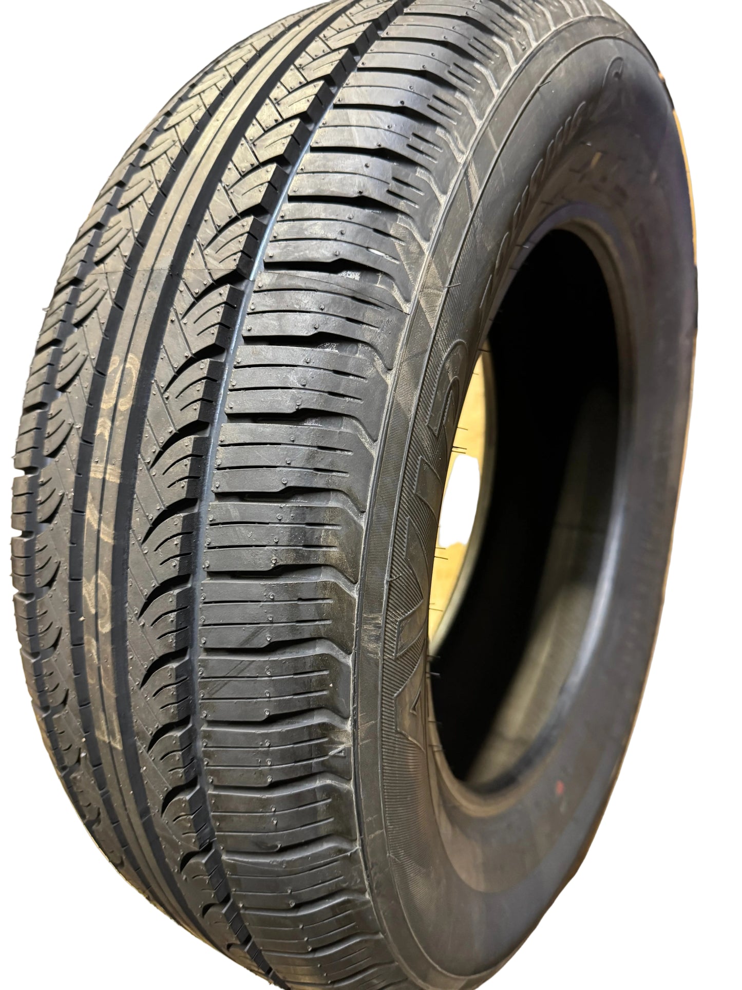 YOKOHAMA AVID TOURING-S BSW P 235 65 17 104T ALL SEASON TIRE 110131829