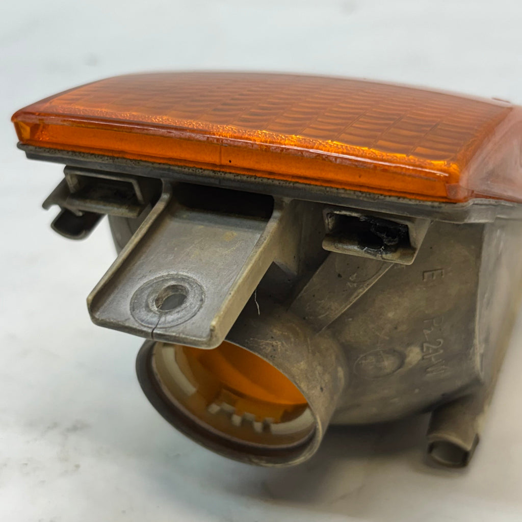 GENUINE PORSCHE BOSCHE 911 964 INDICATOR AMBER LIGHT RIGHT 96463140600