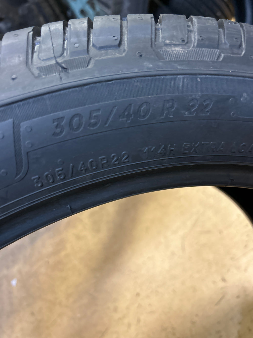 MICHELIN DEFENDER LTX M/S 2 BSW P 305 40 22 114H XL ALL SEASON TIRE 85293
