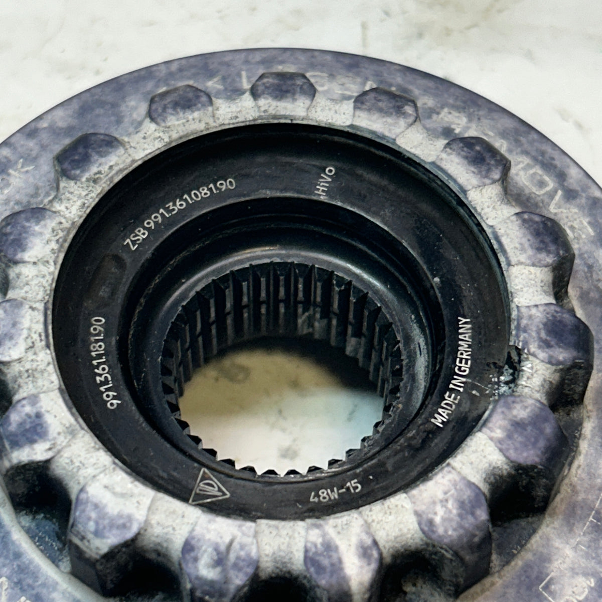 USED PORSCHE CENTER WHEEL LOCK 991 361 081 90
