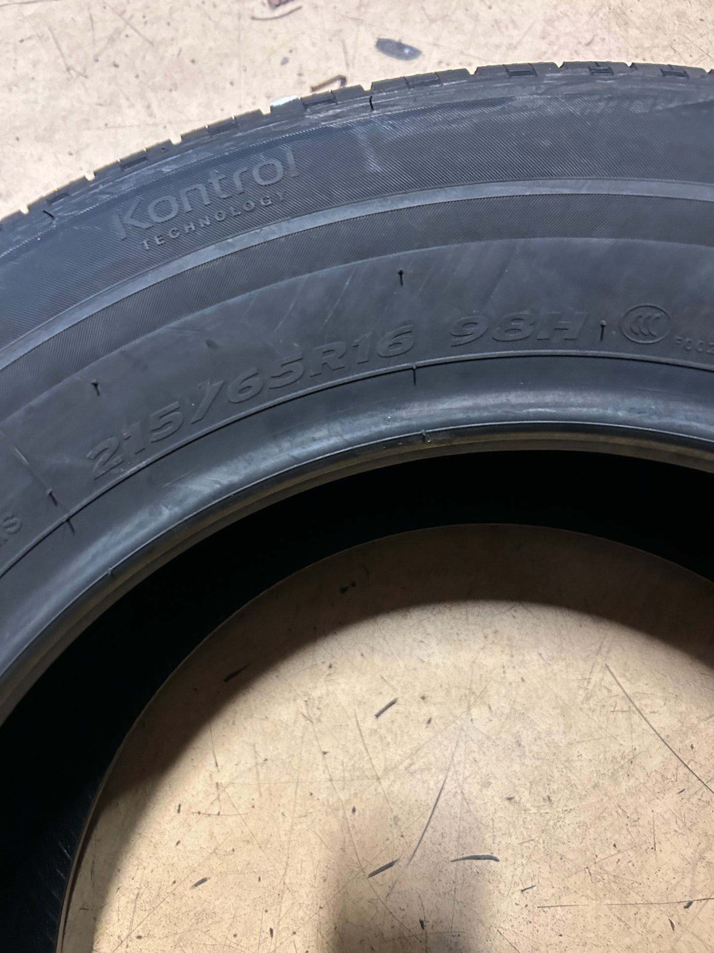 NOS HANKOOK KINERGY GT BSW P 215 65 16 98H ALL SEASON TIRE 10219131