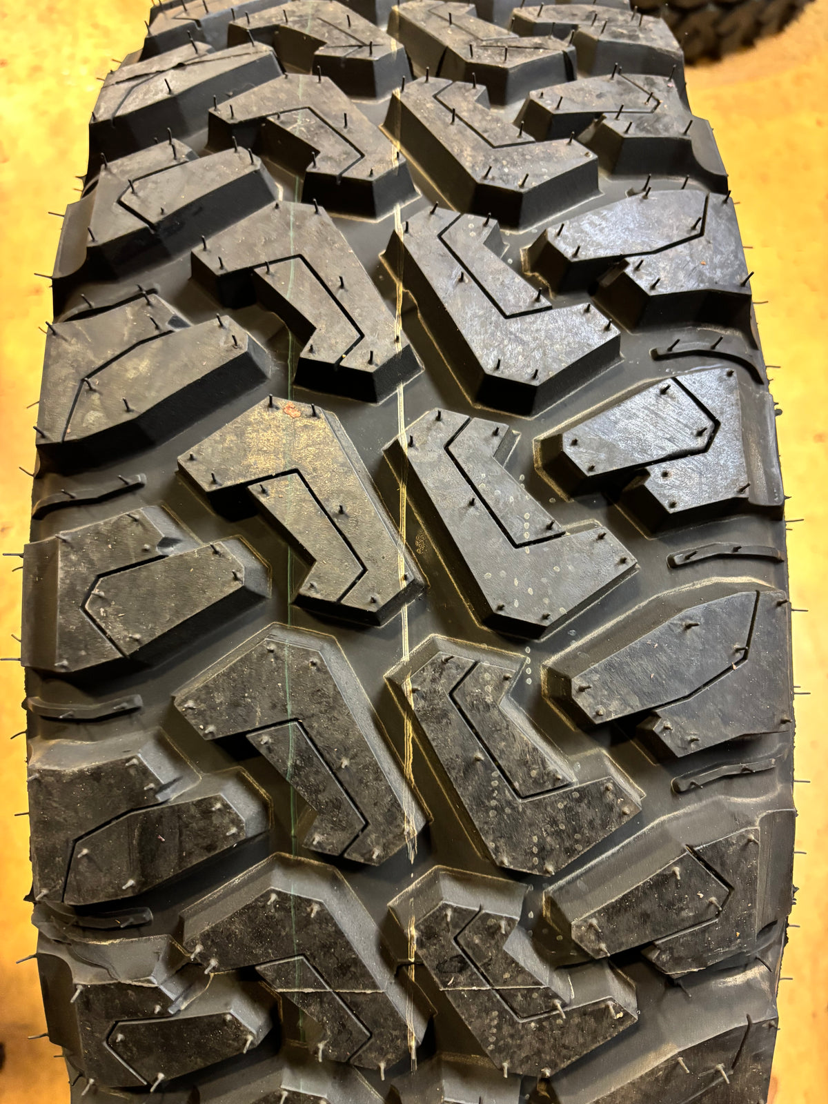 CENTENNIAL DIRT COMMANDER M/T BSW LT 31 10.5 15 109Q LRC 6 PLY MUD TERRAIN TIRE TCD1531105C