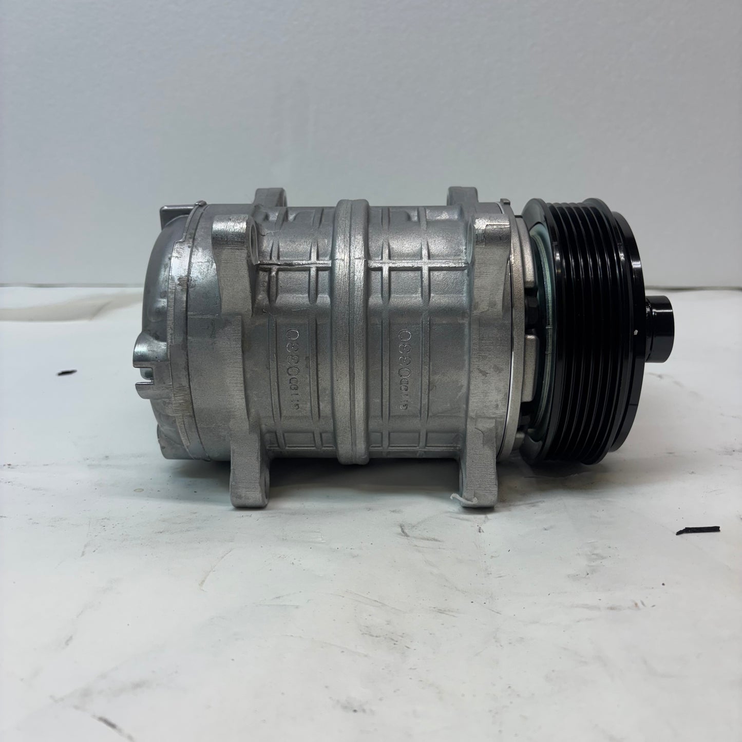 VALEO AC COMPROSSOR 2192113 01438-07304
