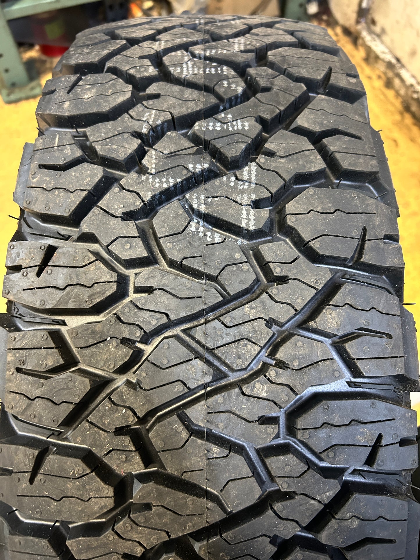 BFGOODRICH ALL-TERRAIN T/A KO3 RWL LT 265 65 18 117/114S 8PLY  TIRE 03930