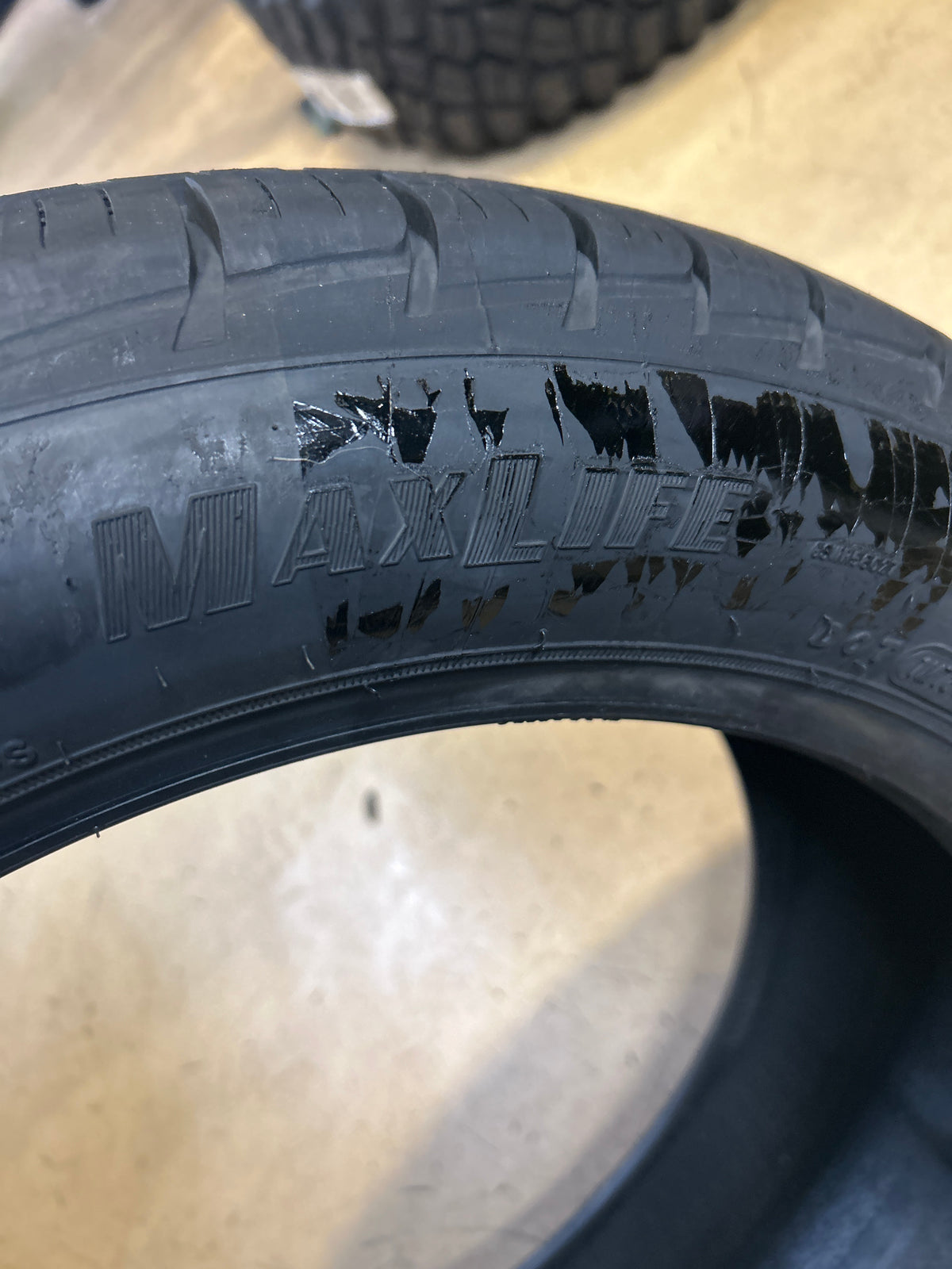 GOODYEAR ASSURANCE MAXLIFE BSW P 235 50 19 99V 110933545