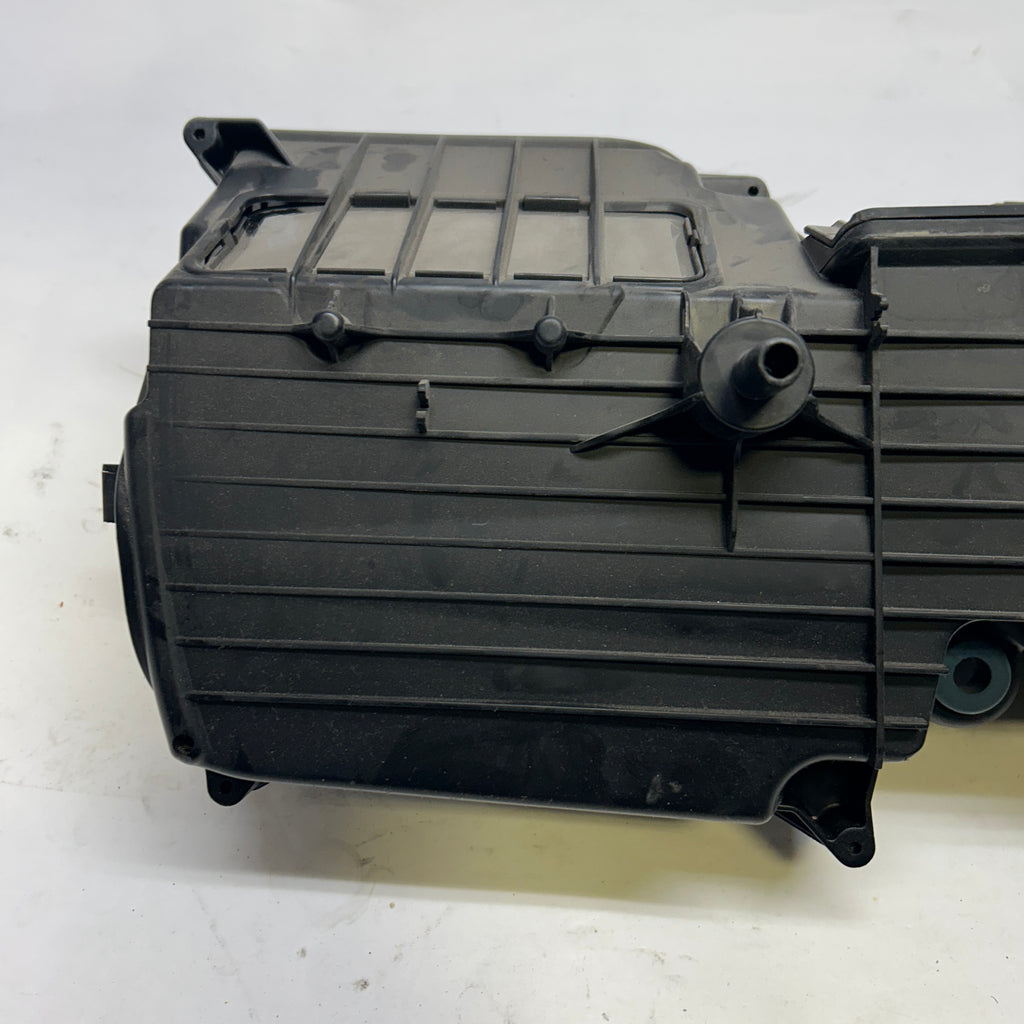 PORSCHE AIR FILTER AND HOUSING ASSEMBLY SLIGHT DAMAGE SHOWN  99711002231