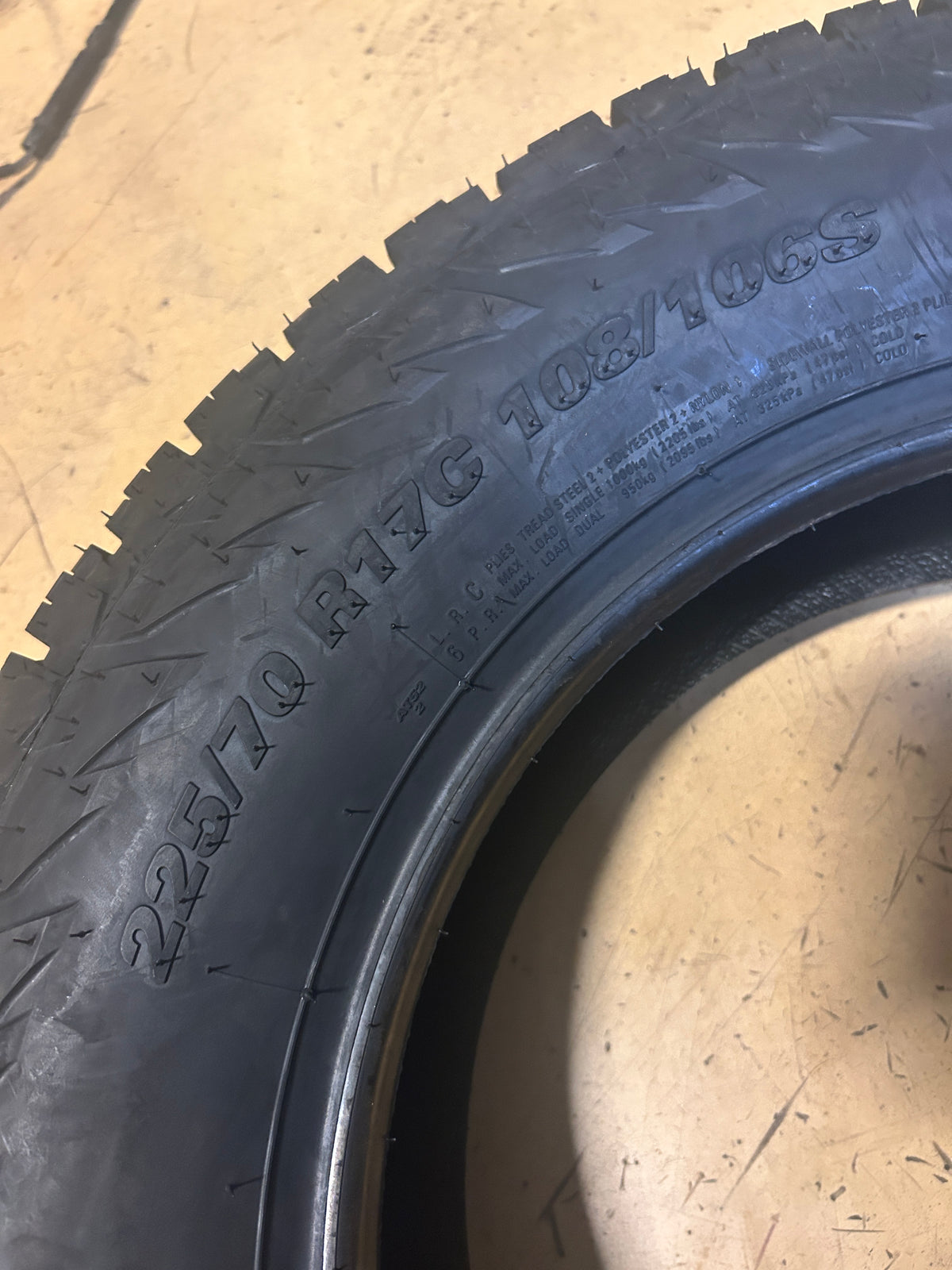 KUMHO ROAD VENTURE AT52 BSW P 225 70 17C 108/106S 6PLY CARGO TIRE 2305953