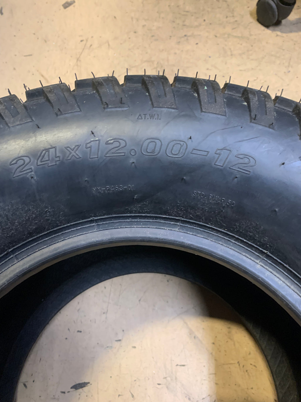 MAXAUTO P463 BSW 24 12 12 4PLY LAWN TIRE MA241212