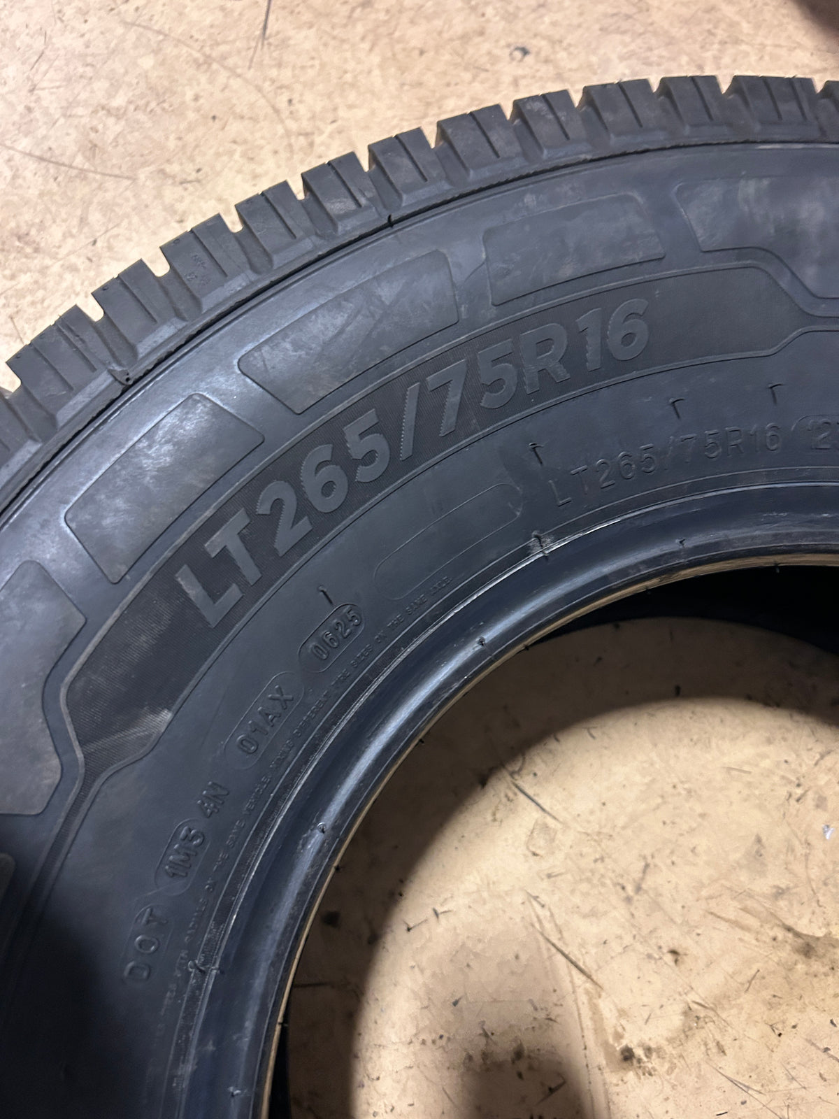 MICHELIN AGILIS CROSSCLIMATE BSW LT 265 75 16 123/120R 10PLY ALL SEASON TIRE 10257