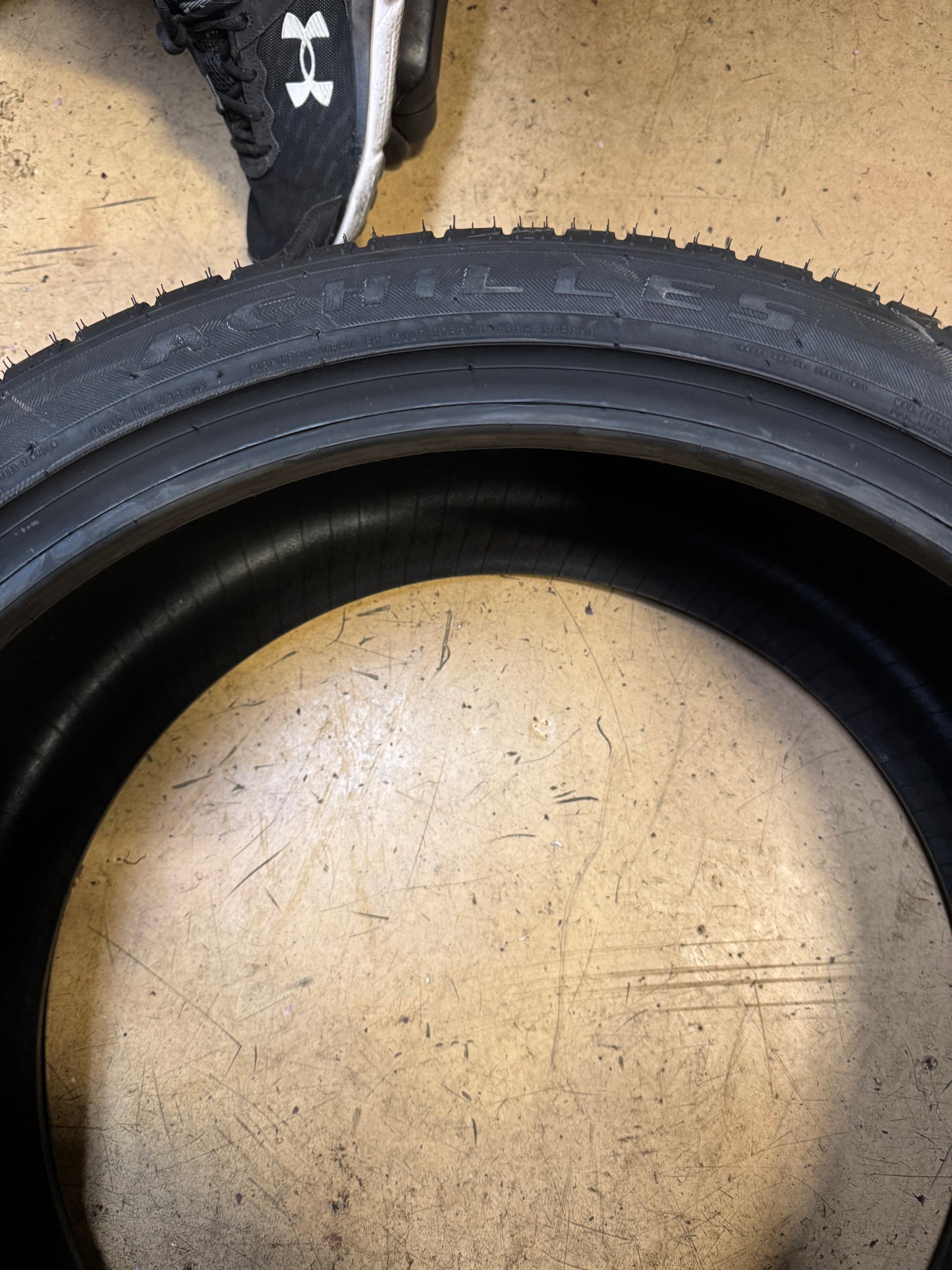 2 NOS ACHILLES DESERT HAWK UHP BSW P 285 35 22 112V XL UHP SUMMER TIRE MAG283522