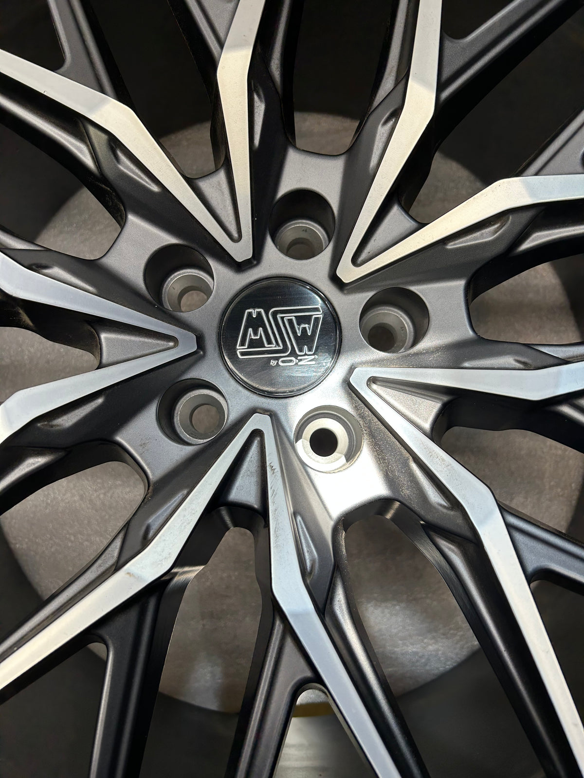 MSW TYPE 50 21X10.5 ET43 5X112 MACHINED W/GUNMETAL ACCENT REAR WHEEL