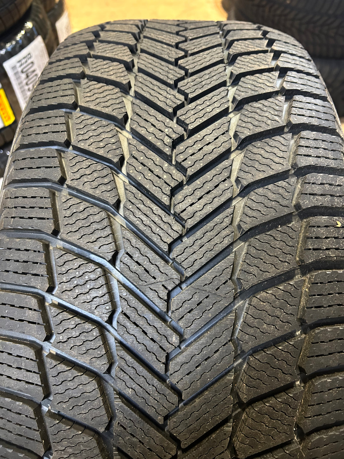 MICHELIN X-ICE SNOW SUV BSW P 285 40 22 110H WINTER TIRE 26574