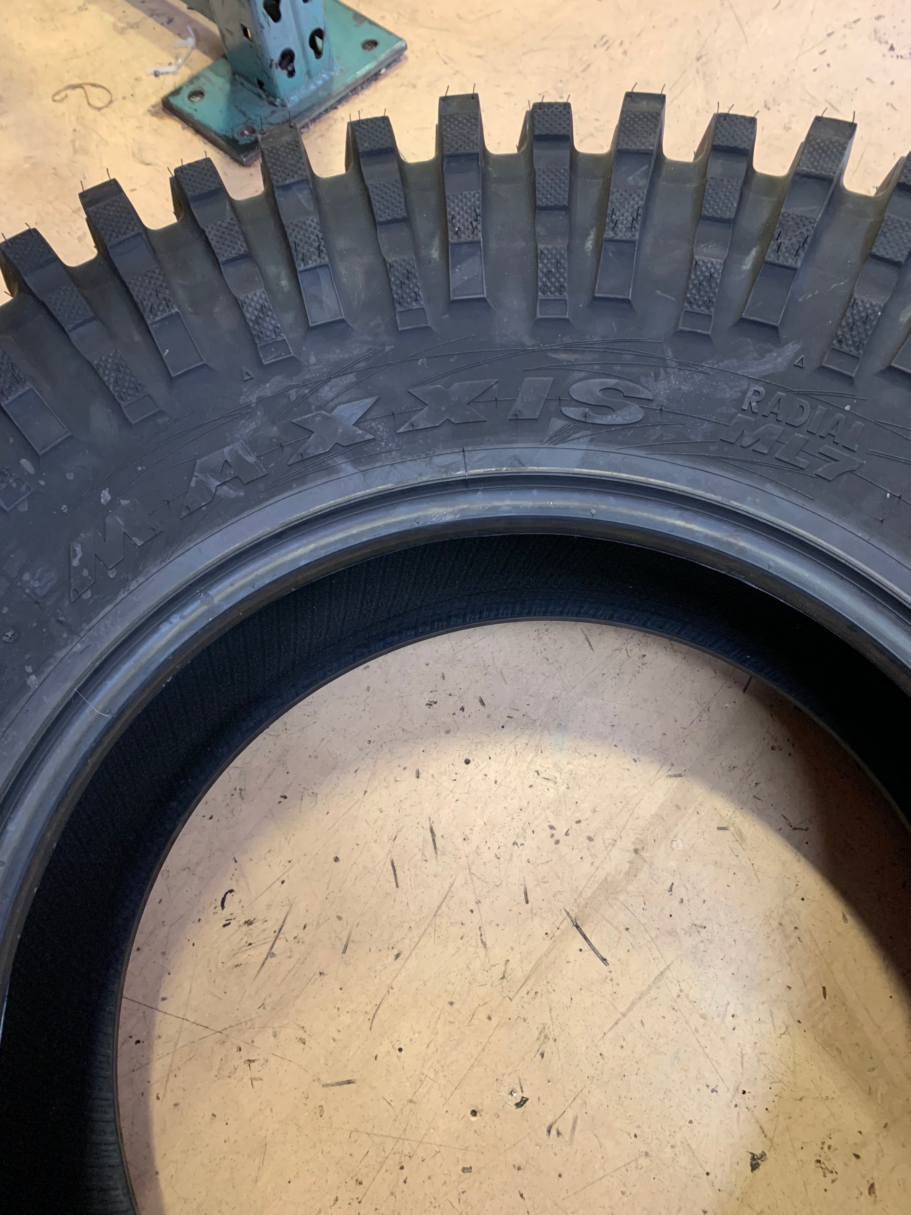 MAXXIS ML7 ROXXZILLA STICKY COMPOUND BSW AT 37 10 17 8PLY ATV/UTV TIRE TM00352400
