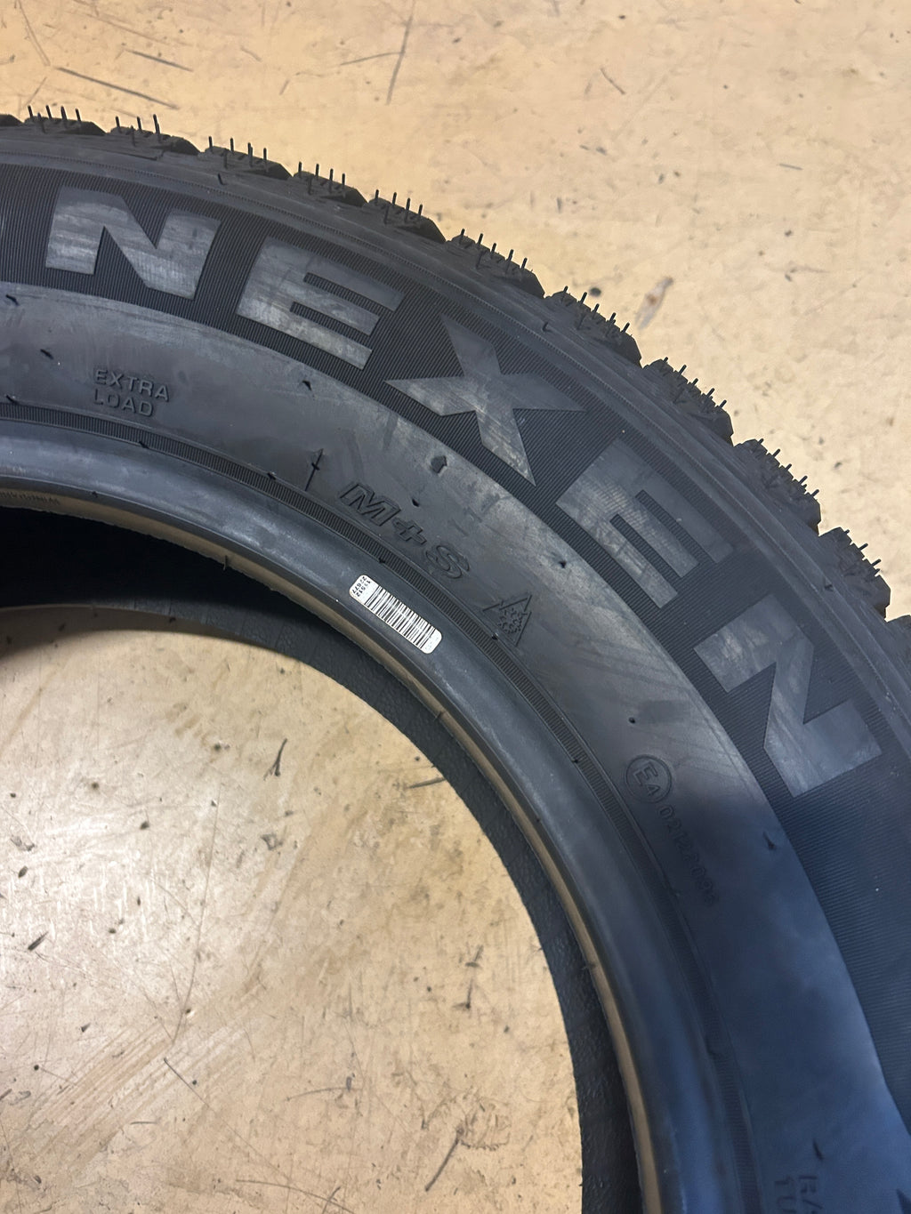 2 NOS NEXEN WINGUARD WINSPIKE WS62 BSW P 215 65 17 103T WINTER TIRE 17438NXK