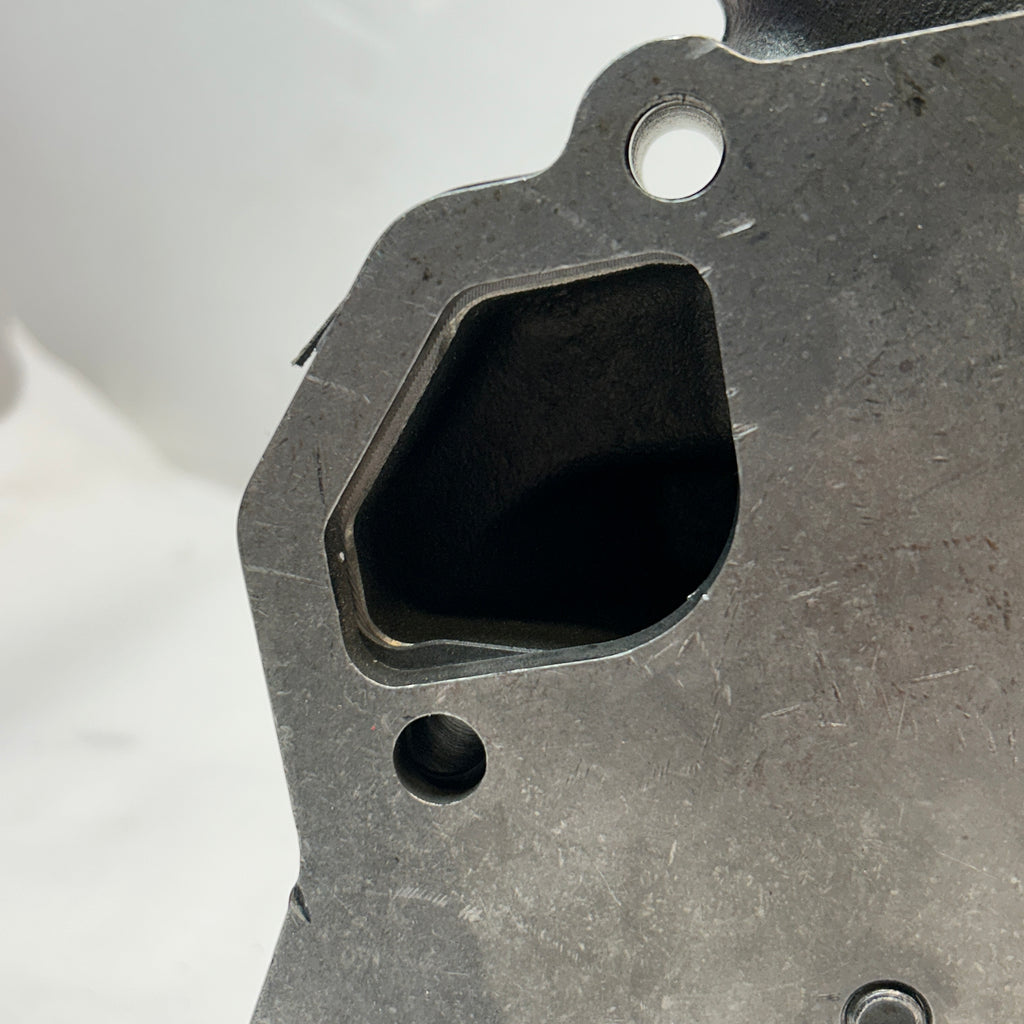 JOHN DEERE WATER PUMP RE33453