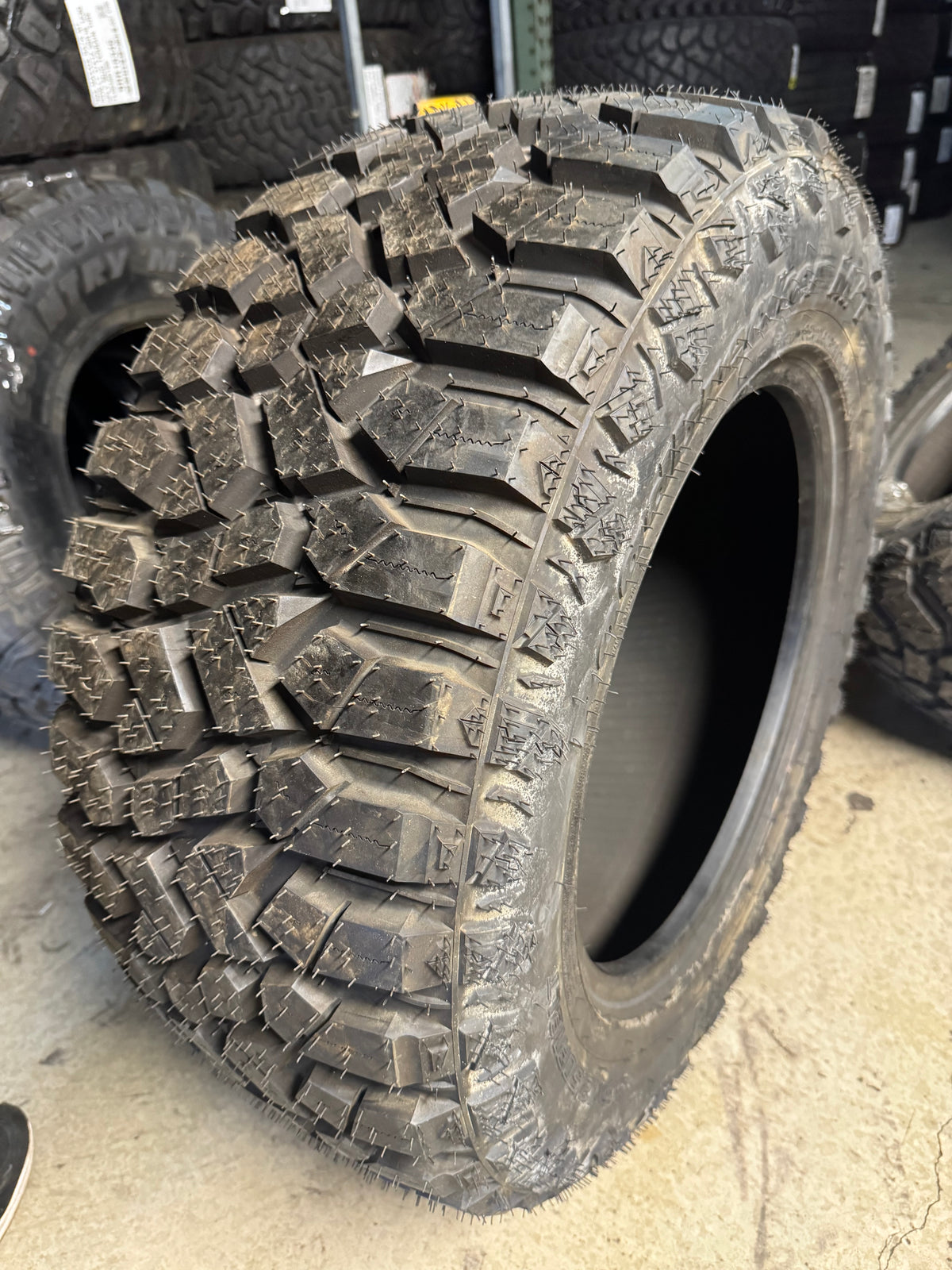 2 XCELLENT ROADBREAKER M/T BSW LT 33 12.5 18 118Q 10PLY MUD TERRAIN TIRE EM0012