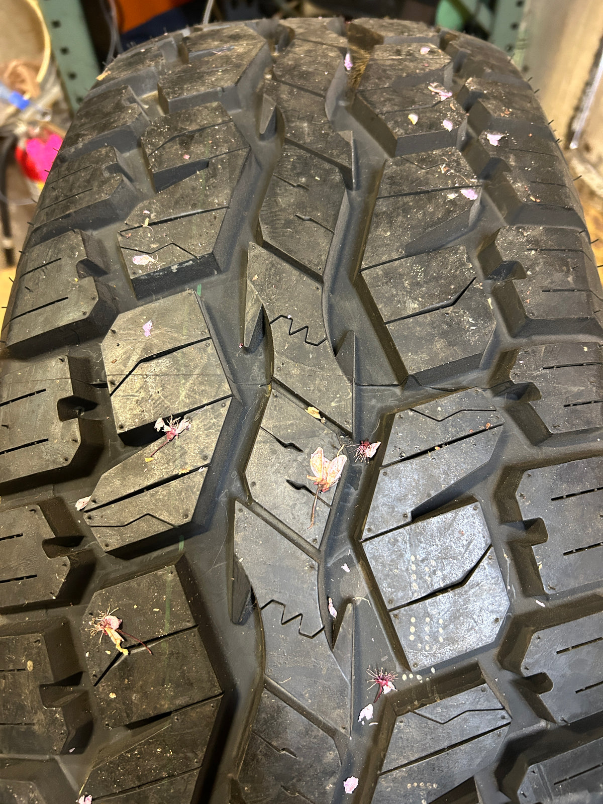 NOS ARMSTRONG TRU-TRAC AT LT 325 60 20 126/123R 10PLY TIRE 1200046703