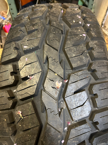 NOS ARMSTRONG TRU-TRAC AT LT 325 60 20 126/123R 10PLY TIRE 1200046703
