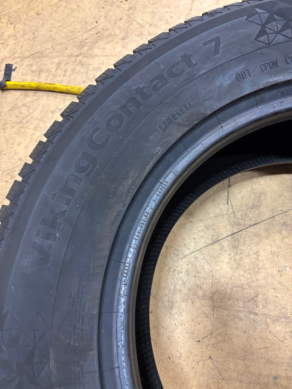 CONTINENTAL VIKINGCONTACT 7 P 235 70 17 111T SNOW WINTER TIRE 03452340000