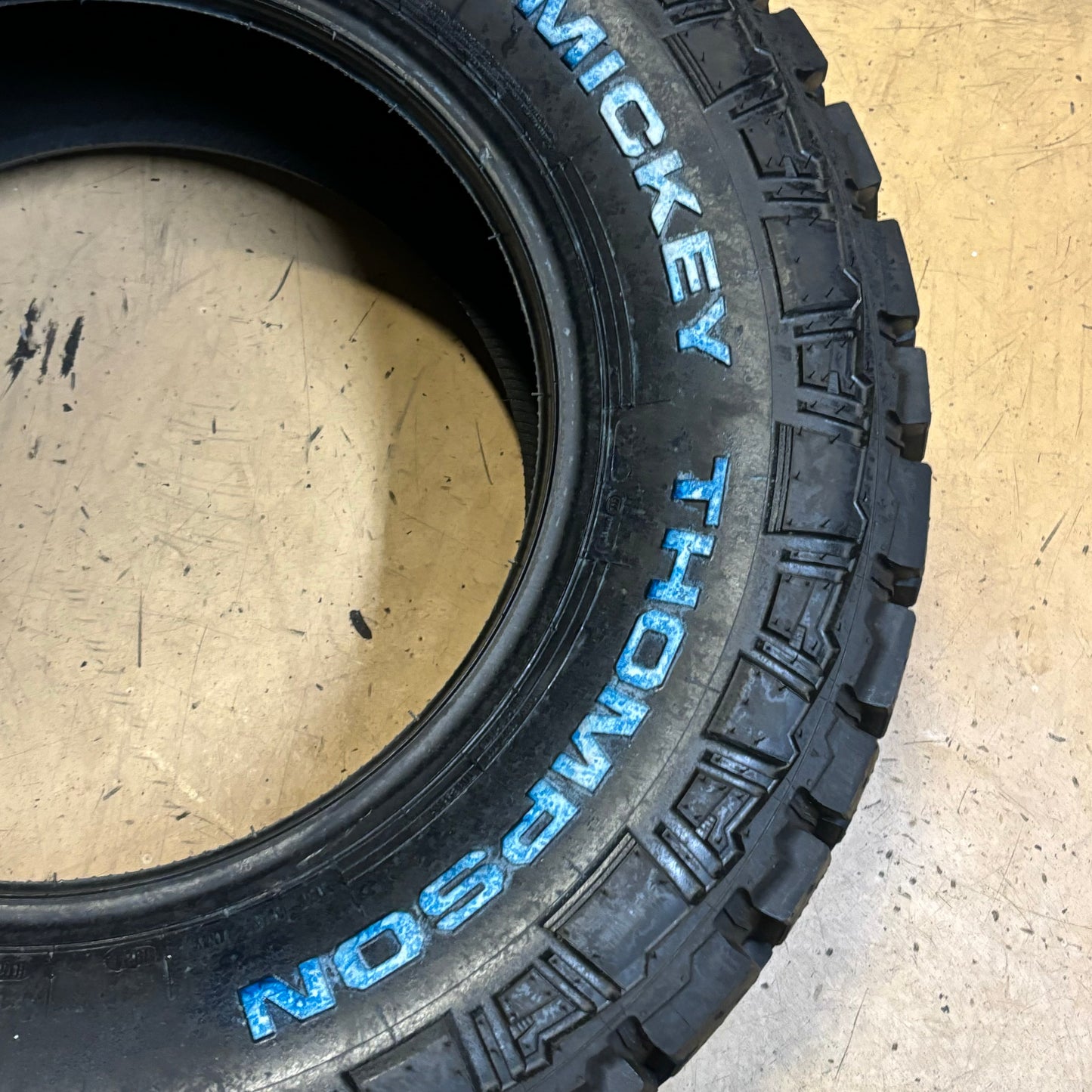 MICKEY THOMPSON BAJA BOSS EXP RWL LT 275 70 18 125/122Q LRE 10 PLY TIRE 331071003 HIGHWAY ALL TERRAIN