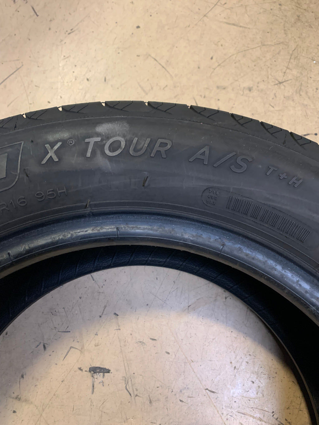 USED OS MICHELIN X TOUR A/S BSW P 215/60R16 95H ALL SEASON TIRE 87817
