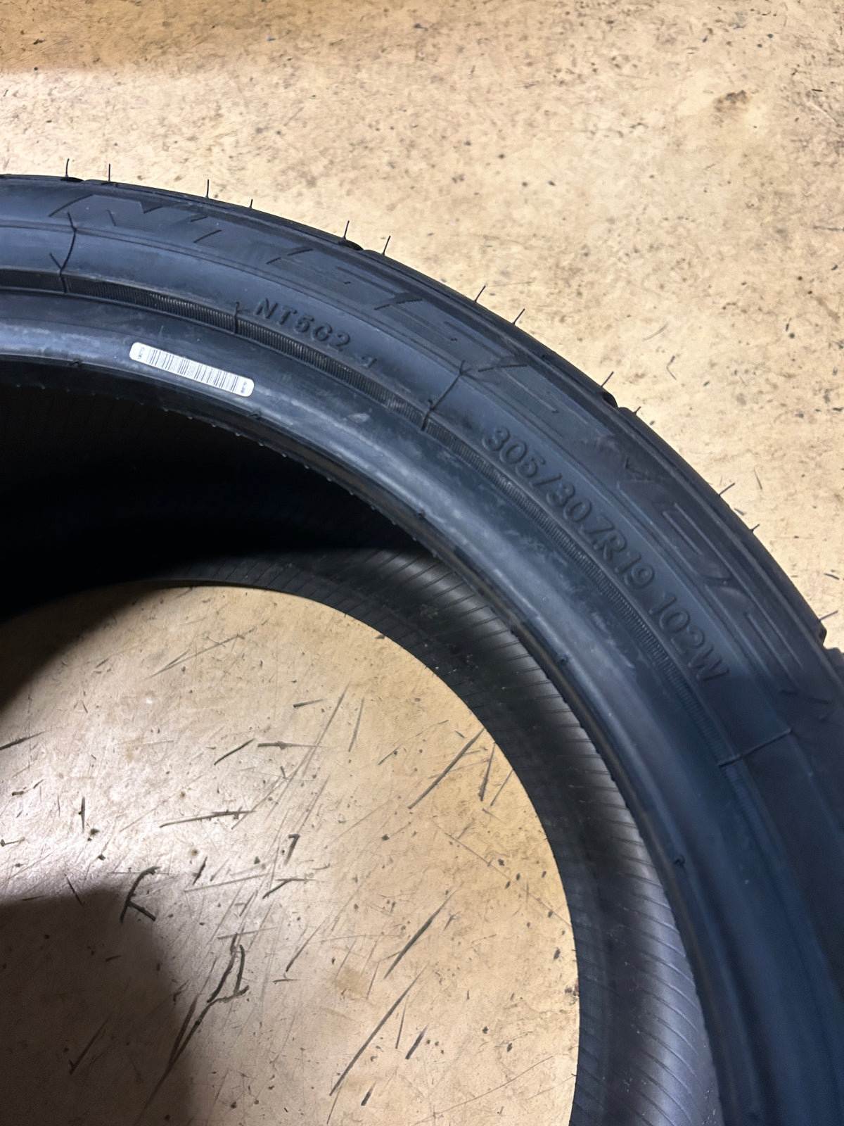 NITTO NT555 G2 BSW P 305/30R19 102W XL UHP TIRE 211750
