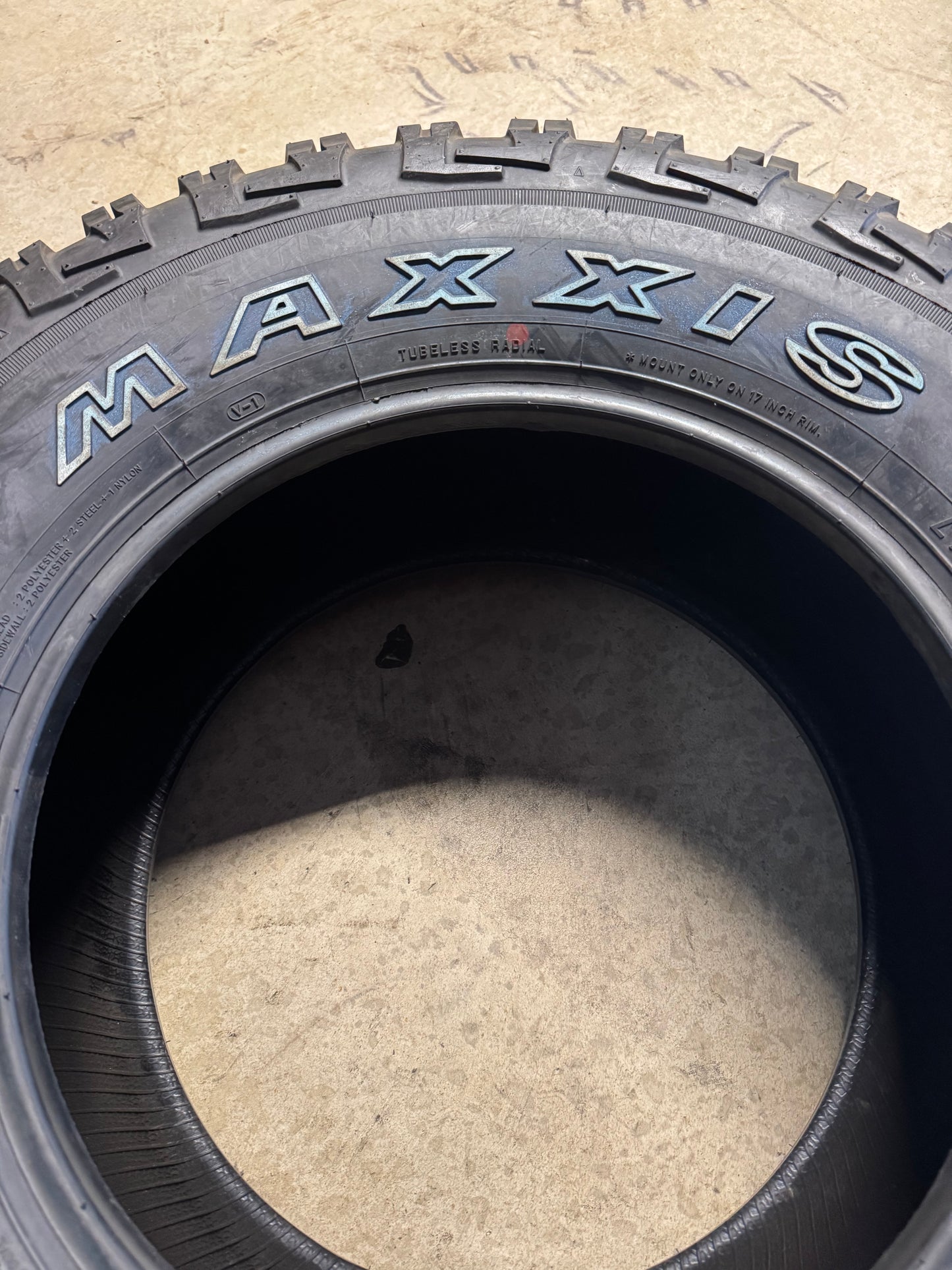 NOS MAXXIS MT-762 BIGHORN OWL LT 285 70 17 121/118Q 8PLY MUD TERRAIN TIRE TL37600200