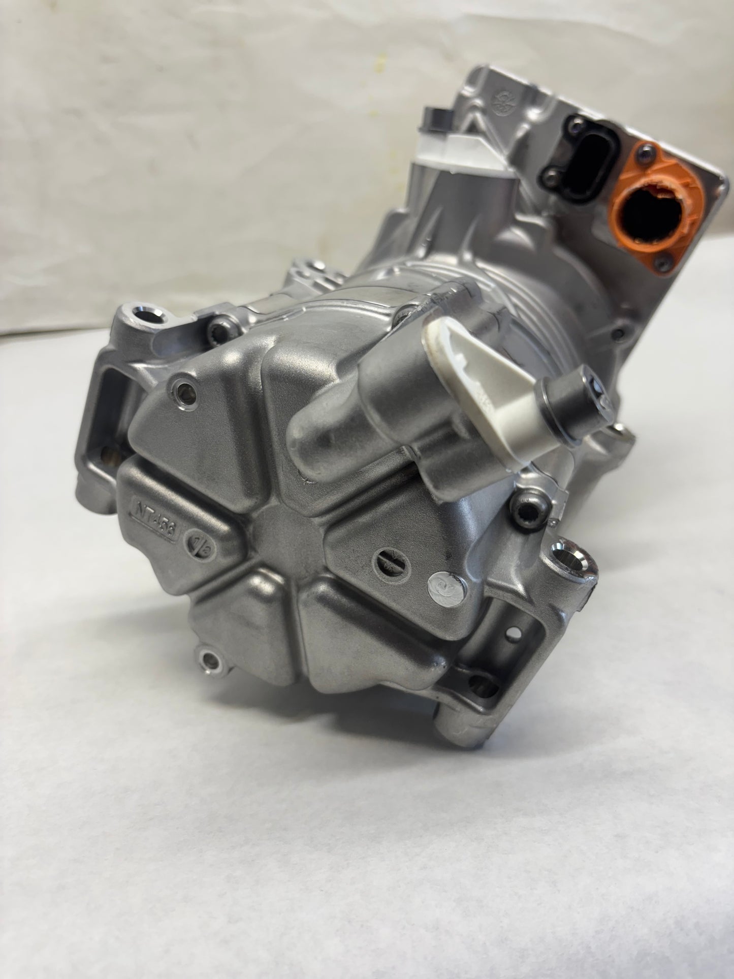 FREIGHTLINER AC COMPRESSOR 57CC 400V ERC MAHLE 22-79626-000 DAMAGED - 3