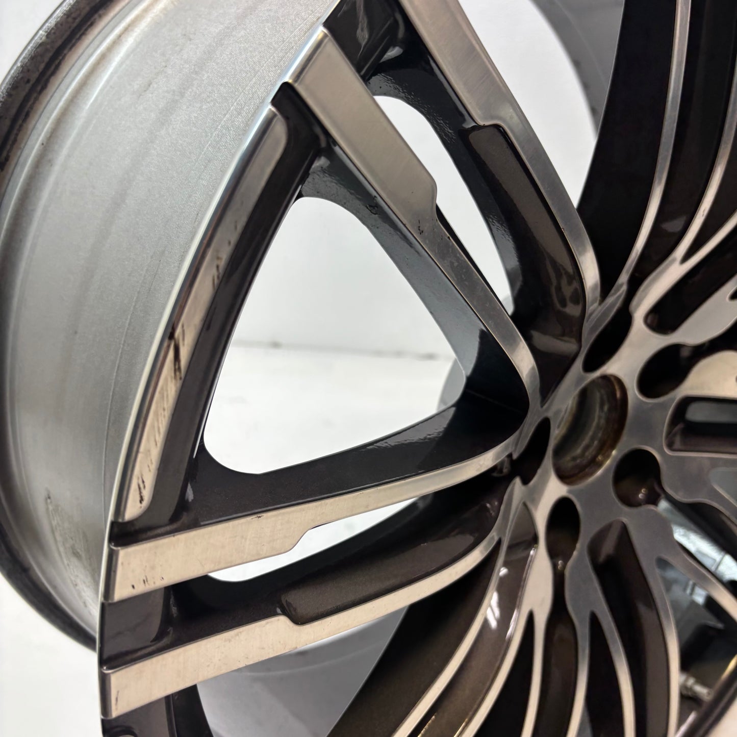 GENUINE PORSCHE MACAN 21 INCH STAGGERED SET F:21X9 ET26 R:21X10 ET26 WHEELS