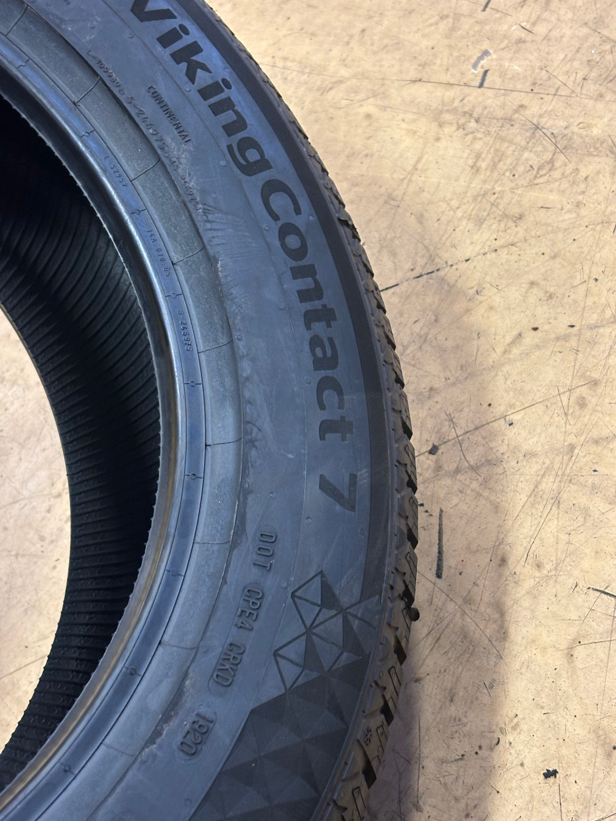 NOS CONTINENTAL VIKINGCONTACT 7 P 225 60 18 104T XL SNOW WINTER TIRE 03452530000
