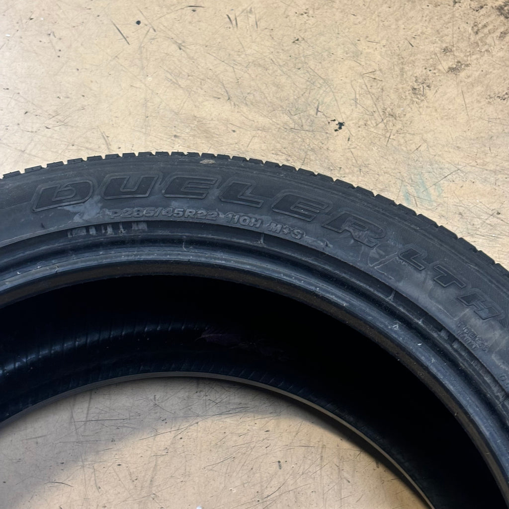 USED BRIDGESTONE DUELER LTH P 285 45 22 110H SL ALL SEASON TIRE 009627 10/32"